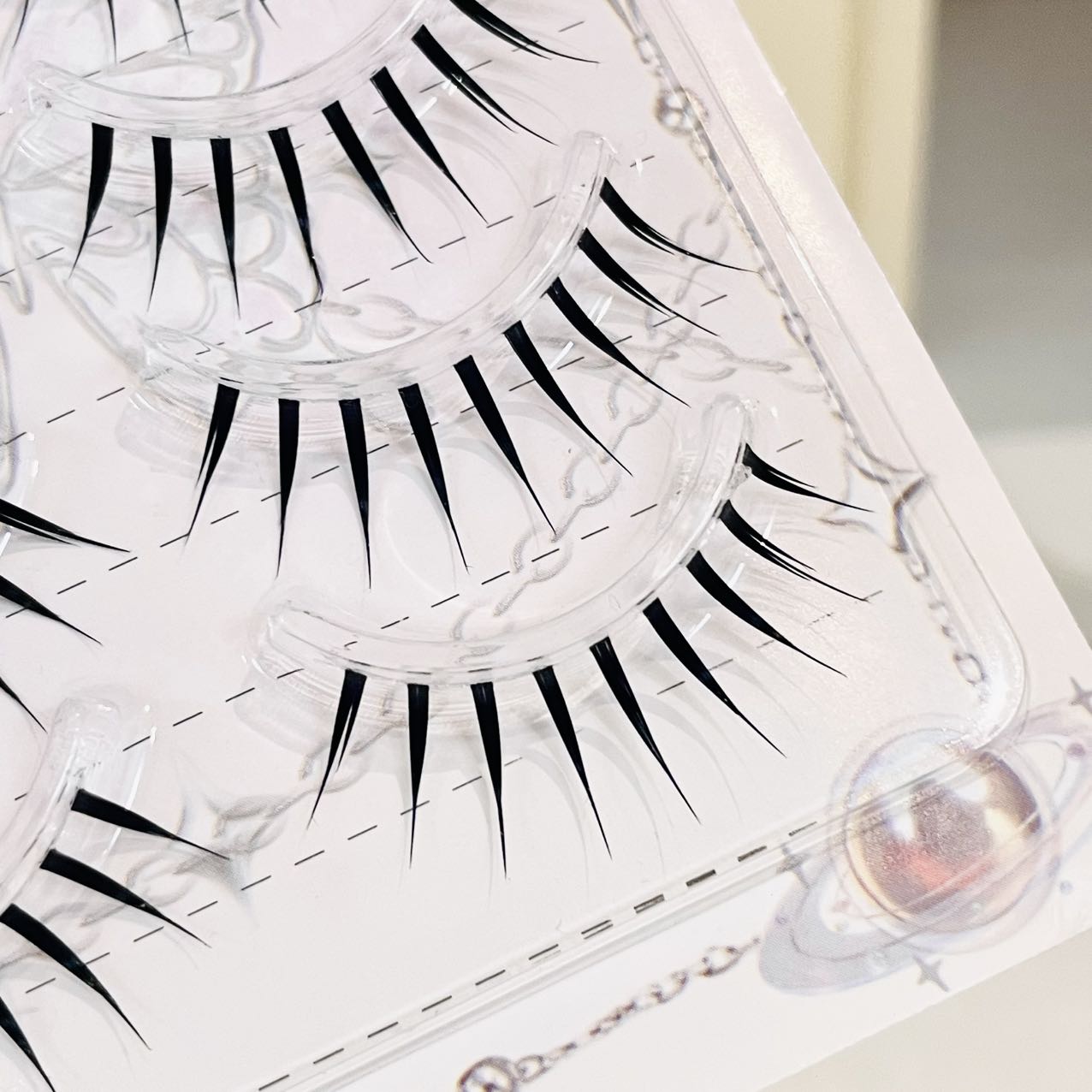 Doudoutian Wet Look Spiky Full - Anime Cosplay Lashes 评论和价格